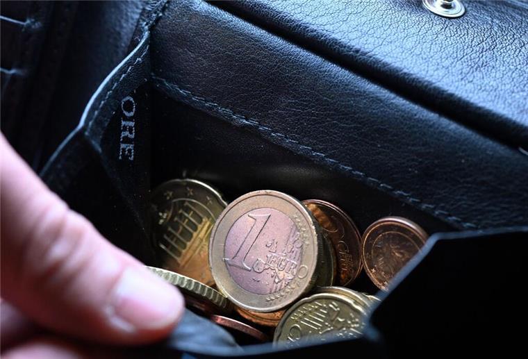 Münzgeld einzahlen: Was es kostet – und wo es noch kostenlos geht Münzgeld in einem Portemonnaie.