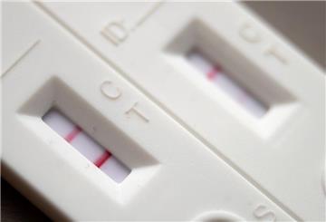 Coronatest mit roten Strichen