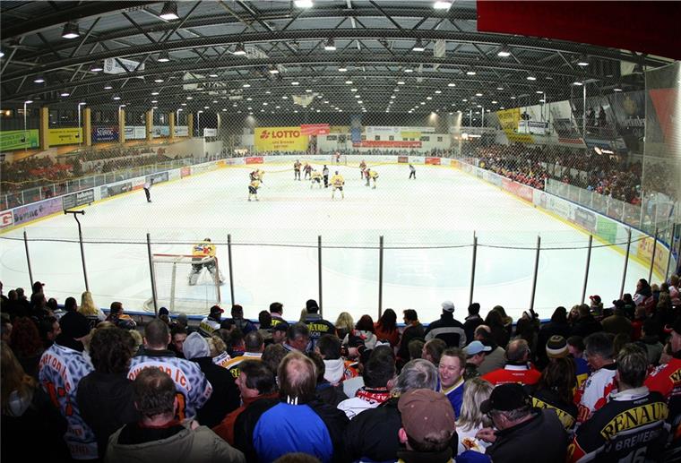 Der neue Pinguins-Podcast ist online Viele Fans erinnern sich noch an die kalten Zeiten im alten Eisstadion.