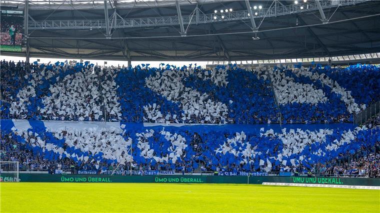 Schalke: Leicht negatives Konzernergebnis, Gewinn erwartet Viele Fans, wenig Geld: Schalke steht finanziell weiter vor großen Herausforderungen.