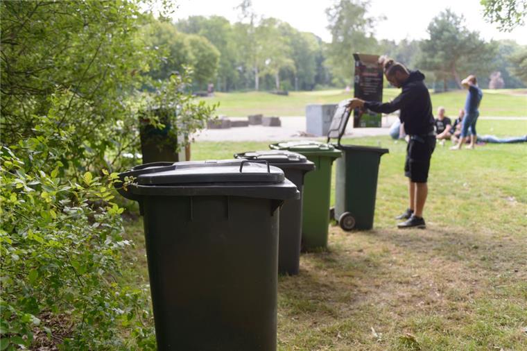 Bremerhaven: Müllproblem im Speckenbütteler Park gelöst? Viele haben sich über die Vermüllung im Speckenbütteler Park beschwert. Seit Kurzem stehen dort nun zusätzliche Müllcontainer.