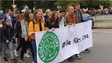 Viele junge Menschen setzten sich am Freitag, 20. September, in Cuxhaven für den Klimaschutz ein.