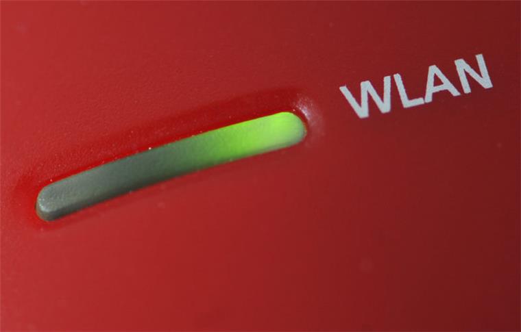Vodafone: Diese Optionen habt Ihr bei Störungen Ein Router für das Internet zeigt grünes Licht.