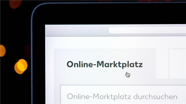 Kritik an Online-Marktplätzen - Produktangaben fehlen oft Viele Menschen in Deutschland kaufen inzwischen häufiger im Internet ein als im Geschäft.