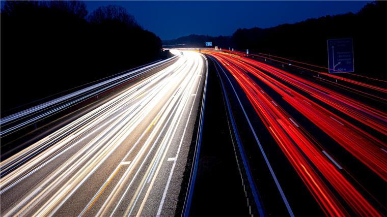 2,5 Millionen Menschen in Niedersachsen pendeln zur Arbeit Viele Menschen pendeln über die Grenze ihres Wohnorts zur Arbeit. In Niedersachsen steigt ihre Zahl. (Symbolbild)