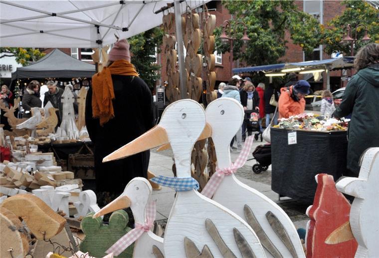 Kunsthandwerk und Ochsenbratwurst in der Nordenhamer Innenstadt Viele nette Sachen gibt es am Sonntag noch bis 17 Uhr in der Nordenhamer Innenstadt zu kaufen.