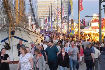 Viele Seh-Leute auf engstem Raum. - Foto: Scheschonka