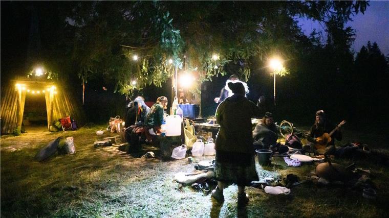 Camper aus aller Welt im Harz - „Frieden ist das Ziel“ Viele Teilnehmer des Camps sind lange wach.