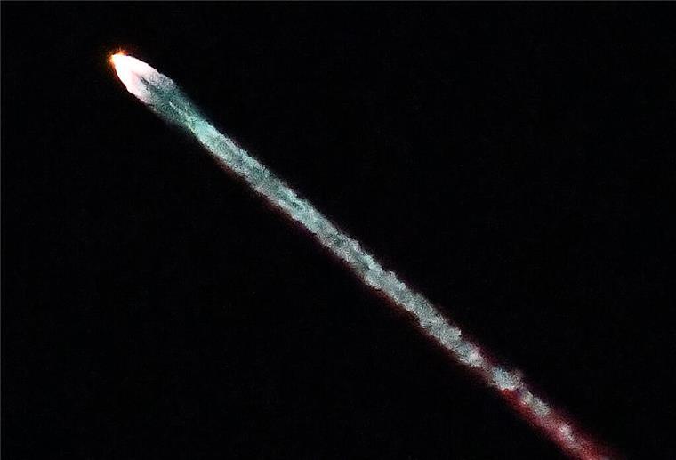 Rekordjahr 2024: Über 1000 UFO-Sichtungen in Deutschland gemeldet ARCHIV - 31.08.2024, USA, Van Nuys: Der Start eines Starlink-Satelliten ist zu sehen. (zu dpa: «Rekordzahl von UFO-Sichtungen bei Meldestelle eingegangen») Foto: Gene Blevins/ZUMA Press Wire/dpa +++ dpa-Bildfunk +++