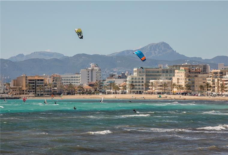 Nach Corona-Zwangspause: Erste Tui-Flieger nehmen Kurs auf Mallorca Viele Urlauber starten wieder von Deutschland aus in Richtung Mallorca.