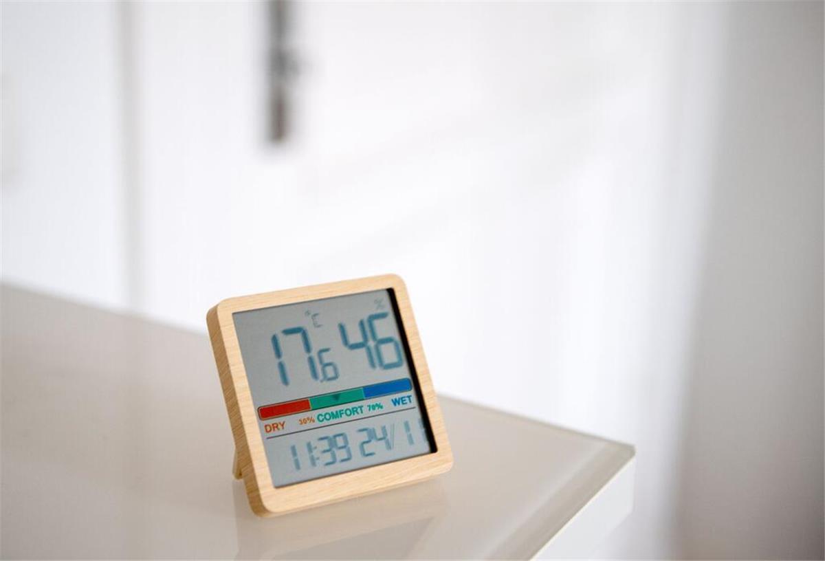 Mit einem Hygrometer lässt sich die Luftfeuchtigkeit messen.