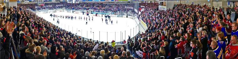 Die Eishockey-Sommerpause kommt in Bremerhaven viel zu früh #isso Vielen Bremerhavener Fans wird die Eishockeystimmung im Sommer fehlen.