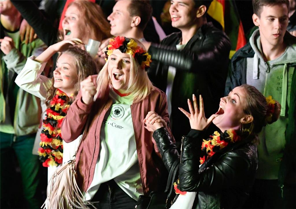 Vielen Fans konnte man ansehen, wie groß die Freude über das Ende des Nervenkrie...
