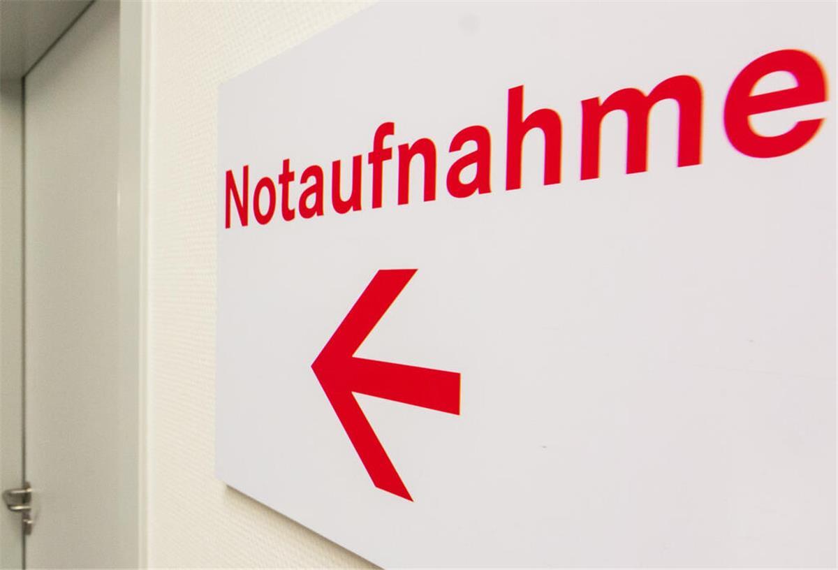 Notaufnahme-Schild in einer Klinik