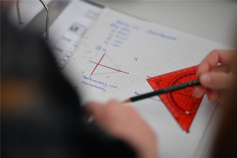 Kritik an Mathe-Abi im Land Bremen: Geplante Sitzung verschoben Vielen Schülern machte das Mathe-Abi in Niedersachsen und Bremen zu schaffen.