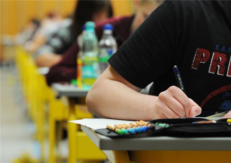 Schüler beschweren sich über schweres Mathe-Abi Vielen Schülern machte das Mathe-Abi in Niedersachsen und Bremen zu schaffen.