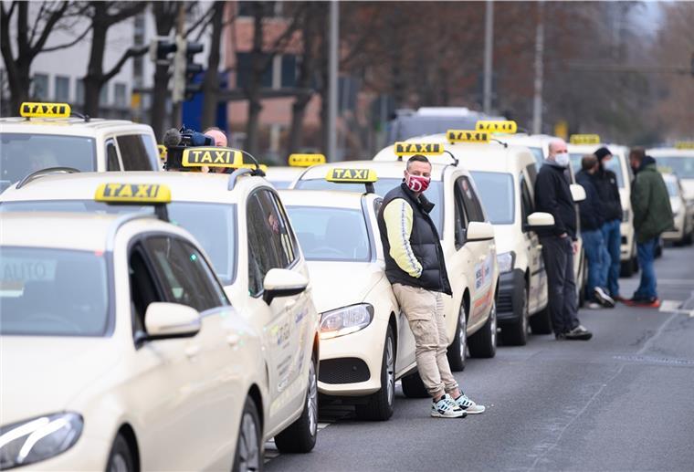 Nordenham: Taxi-Chefs schreiben Brandbrief an Stephan Weil Vielen Taxifirmen steht das Wasser mittlerweile bis zum Hals. Um auf diesen Missstand hinzuweisen, haben drei Nordenhamer Unternehmer einen Brandbrief an Stephan Weil verfasst.