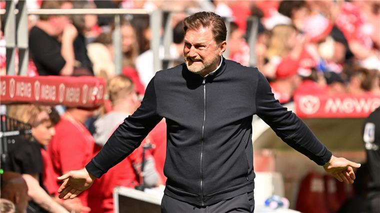 Debatte um Wolfsburg-Trainer Hasenhüttl geht weiter Vieles läuft nicht nach Plan bei Wolfsburgs Trainer Ralph Hasenhüttl