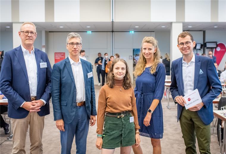 Vier Experten diskutierten in Bremerhaven beim Forum Lokaljournalismus unter der Moderation von NZ-Chefredakteur Christoph Linne (rechts) offen und sachlich über die Kima-Problematik.
