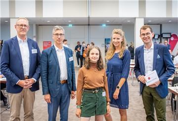 Vier Experten diskutierten in Bremerhaven beim Forum Lokaljournalismus unter der Moderation von NZ-Chefredakteur Christoph Linne (rechts) offen und sachlich über die Kima-Problematik.