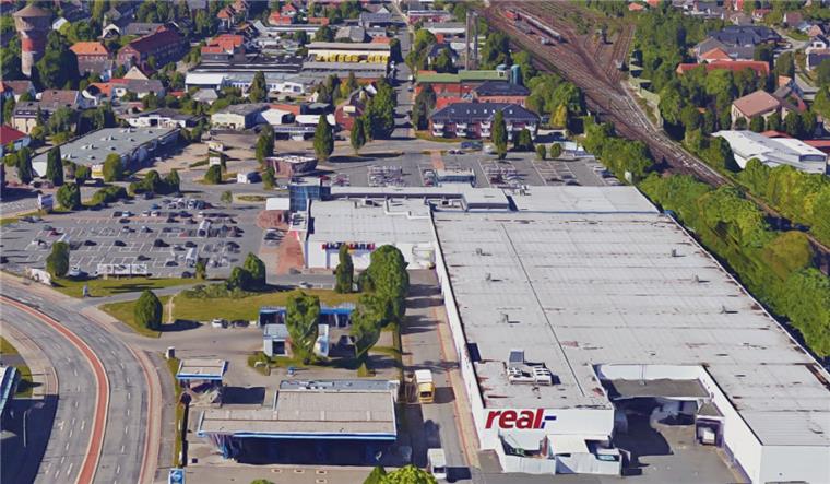 Brutaler Überfall am Flötenkiel: Mann (31) verletzt Vier Männer haben einen 31-Jährigen vor dem Real-Markt in Lehe böse verprügelt.