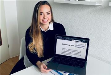 Viola Slowik studiert Sonderpädagogik an der Carl-von-Ossietzky-Universität in Oldenburg. In ihrer Bachelorarbeit erforscht sie, was Homeschooling für Lehrer an Förderschulen und ihre geistig beeinträchtigten Schüler bedeutet.