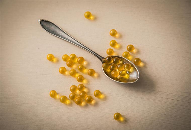 Oft unterschätzt: Diese Anzeichen deuten auf einen Vitamin-D-Mangel hin ILLUSTRATION - Vitamin-D-Tabletten sind am 29.05.2025 in Wittenberge zu sehen (gestellte Szene). Foto: Christin Klose