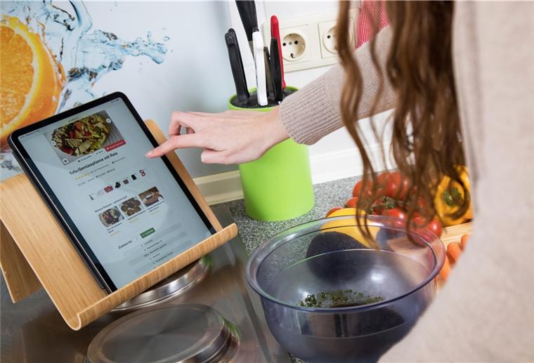 Was spricht noch für’s Tablet? Voilà, ein Kochbuch: Das Tablet in einer seiner Paraderollen.