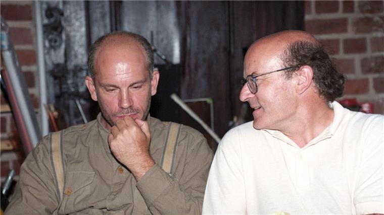 Hollywood-Außenseiter John Malkovich wird 70 Volker Schlöndorff (r) drehte mit John Malkovich das Drama „Tod eines Handlungsreisenden“ und „Der Unhold“.