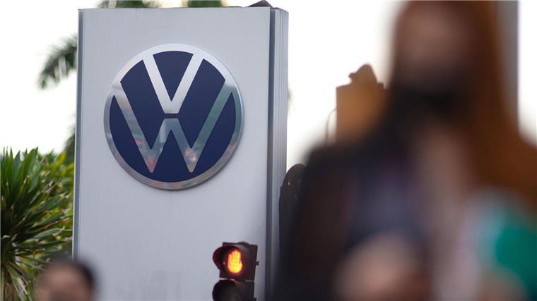 Millionenstrafe für VW wegen Sklavenarbeit in Brasilien Volkswagen do Brasil wurde wegen moderner Sklaverei auf einer Amazonas-Farm in den 1970er und 80er Jahren verurteilt. (Archivbild)