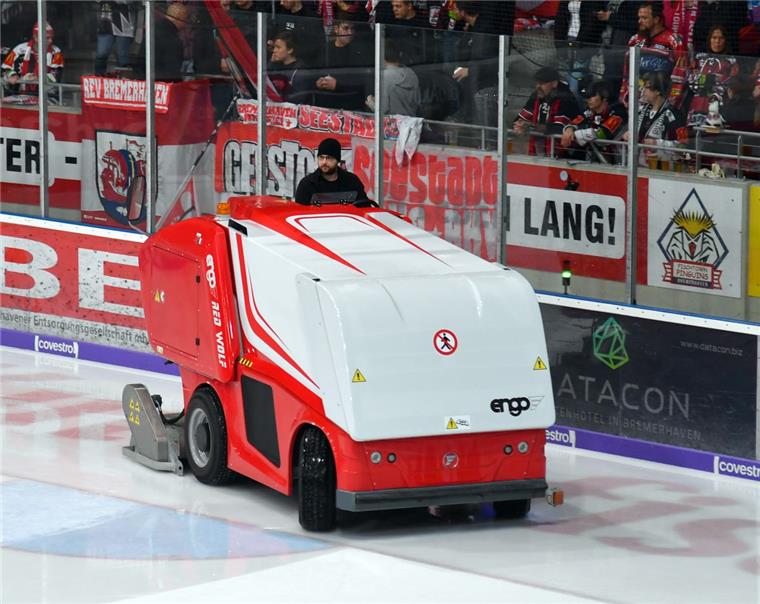 Eismeister: Experten für rutschiges Terrain Voll konzentriert: Eismeister Samir Choueiki.
