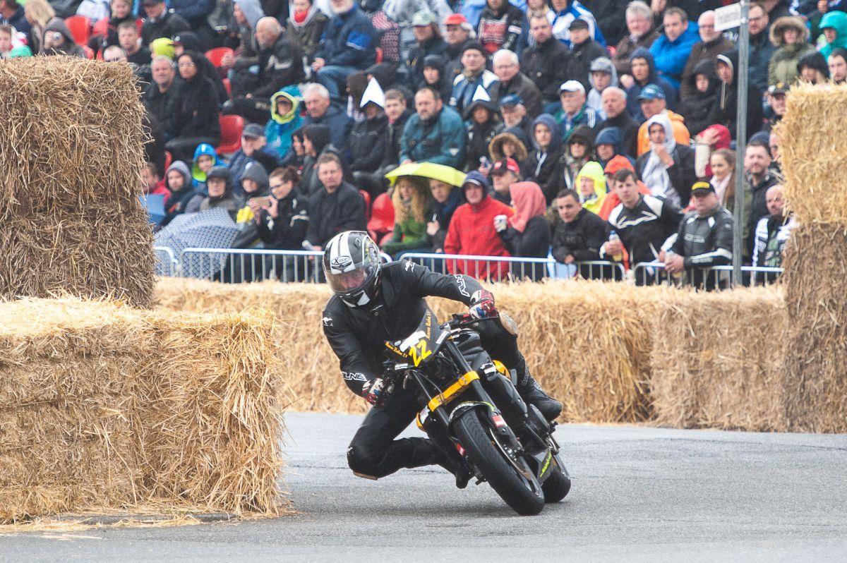 Fans sind heiß: Bikertreff als Ersatz fürs Fischereihafenrennen Voll und ganz auf Rennmaschinen brauchen die Fans in Bremerhaven nicht zu verzichten.