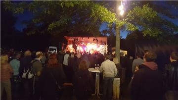 Volle Hütte herrschte bei LubiRockt als &quot;Die Toten Ärzte&quot; die Bühne enterten.