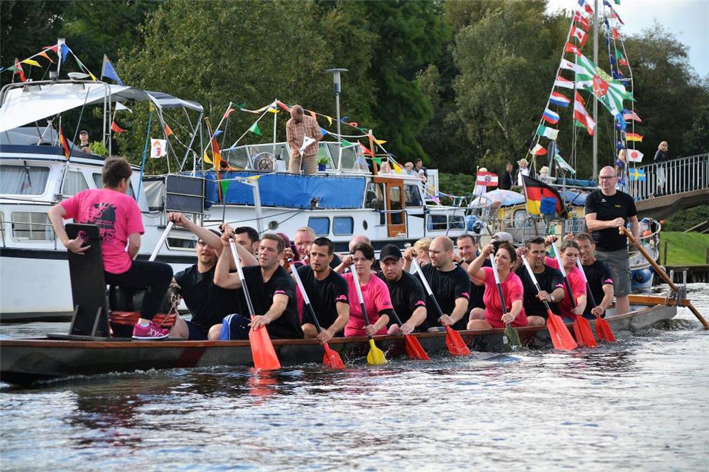 Volle Konzentration im Drachenboot. Foto: Scheiter