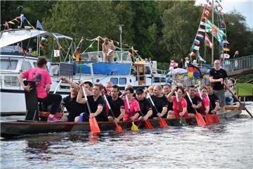 Volle Konzentration im Drachenboot. Foto: Scheiter