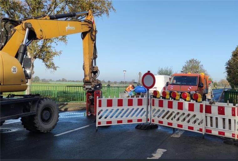 Kreisstraße 50 bei Sandstedt: Vollsperrung wieder aufgehoben Vollsperrung der Kreisstraße 50 bei Sandstedt: An einer Brücke wurde ein Hohlraum entdeckt. Mittlerweile ist die Straße wieder freigegeben.