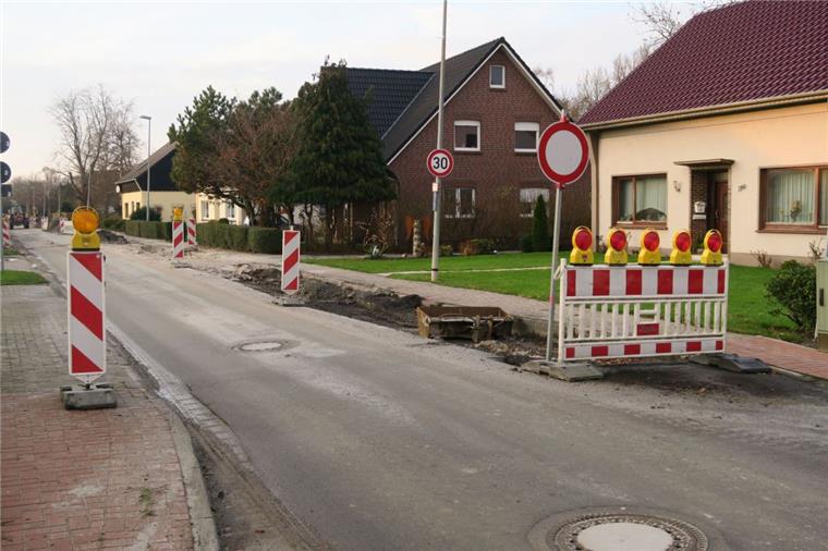Nordenham: Straßenarbeiten im Ortsteil Schweewarden ziehen sich hin Vollsperrung in Schweewarden: Wenn alles gut läuft, ist die Burhaver Straße ab dem 18. Dezember wieder befahrbar.