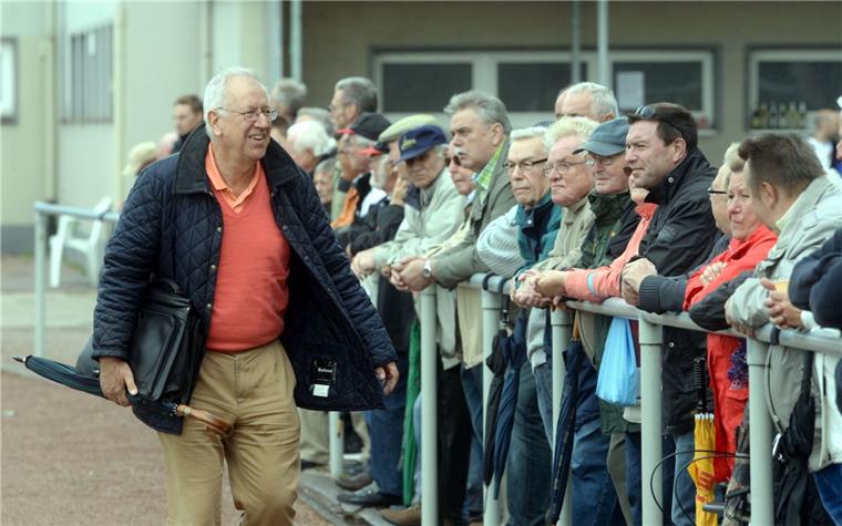 Bernd Günther peilt mit dem OSC den sofortigen Wiederaufstieg an Vom Bremerhavener Fußball kann Bernd Günther nicht lassen. Nach einer mehrjährigen Pause engagiert sich der Börsen-Fachmann aus Hamburg jetzt beim OSC.