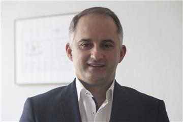 Vom leitenden Oberarzt im Ameos Klinikum Bremerhaven zum Landarzt: Dr. Jasim Sali übernimmt allgemeinmedizinische Praxis in Dorum.