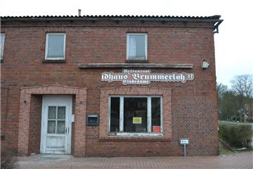 Vom schmucken Landhaus ist nicht mehr viel übrig: Die ehemalige Gaststätte Brummerloh. Aber nun hat ein Inder große Pläne mit dem alten Gebäude.