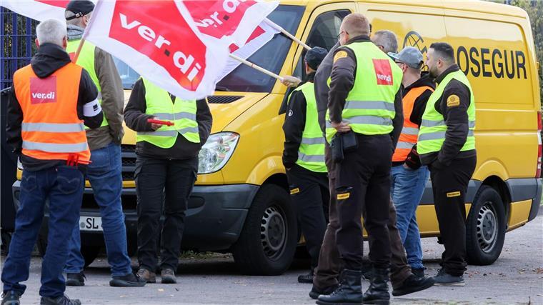 Geldtransporter im Warnstreik - Kundgebung in Hannover Vom Warnstreik bei den Geldtransportern ist unter anderem die Firma Prosegur betroffen.