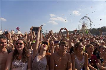 Von 19. bis 22. Juli wird in Nordholz das Deichbrand-Festival gefeiert. Etliche international bekannte Bands und mehr als 50.000 Besucher werden erwartet. Auf der Bühne wird auch eine Band aus der Region stehen.