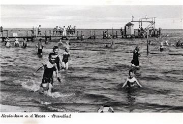 Von 1928 bis in die 1980er Jahre hatte Nordenham ein Strandbad. Hier lernten Nordenhamer Kinder schwimmen.