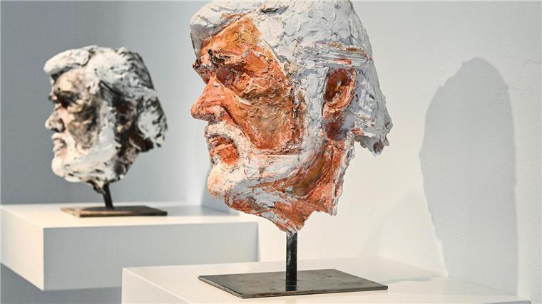 Künstler Thomas Duttenhoefer zeigt seine Skulpturen im Marcks-Haus in Bremen Von dem Schauspieler Mario Adorf, der dem Künstler 2016 Modell stand, ist der Künstler noch heute beeindruckt.