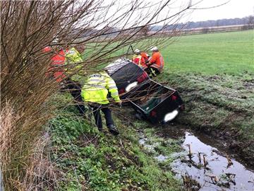 Von der Autobahn nicht zu sehen: Hinter Busch und Baum verborgen befand sich die Unfallstelle.