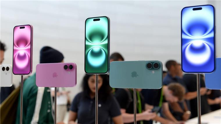 Gut für Apple und Co: Ausnahme bei US-Zöllen auf Elektronik Von der Erleichterung profitiert besonders Apple: Die weitaus meisten iPhones und andere Geräte des Konzerns werden in China gebaut. (Archivbild)