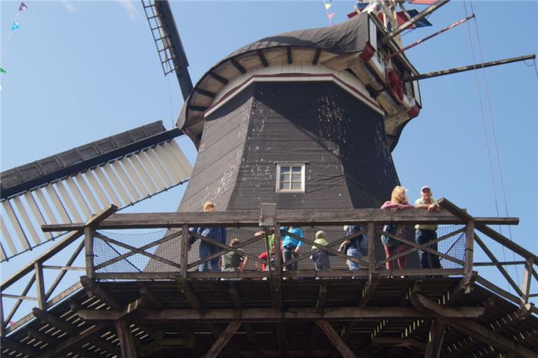 Moorseer Mühle: Fest lockt Einheimische und Touristen an Von der Galerie der Moorseer Mühle hatten die Besucherinnen und Besucher eine gute Aussicht.