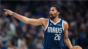 Von der NBA in die Bundesliga: Basketball-Routinier Spencer Dinwiddie heuert beim FC Bayern an. (Archivbild)