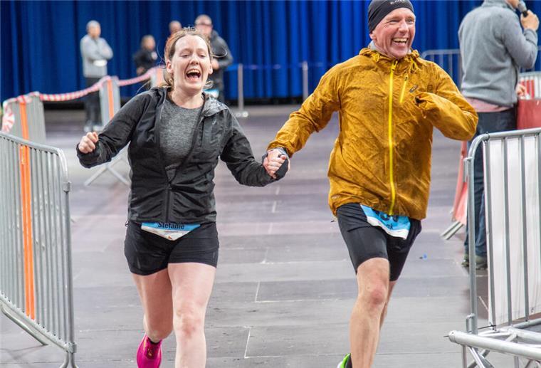 Von der Stadthalle quer durch die Stadt an den Deich: Der Bremerhavener City-Marathon bewegt wieder hunderte von Läufern.