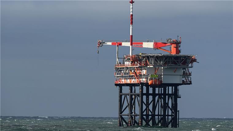 Von einer neuen Plattform in der Nordsee vor der Insel Borkum fördert der Energiekonzern One-Dyas seit Kurzem Erdgas. (Archivbild)